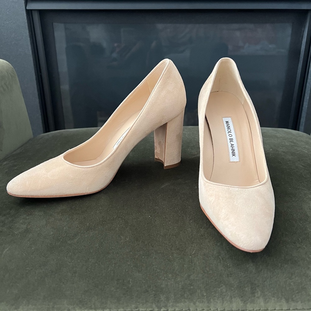 Manolo Blahnik Tucciototo Beige Suede Block Heel Pumps Size 37 - Picture 2 of 8